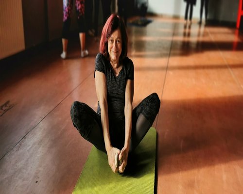 happy woman testimonial yoga instructor